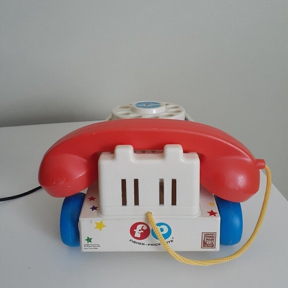 Fisher-Price Chatter Dial Telephone with Pull String (2009) - Picture 4 of 6
